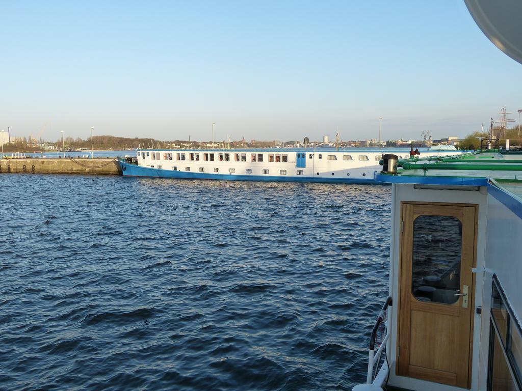 Wohnschiffe Severa Hotel Rostock Exterior foto
