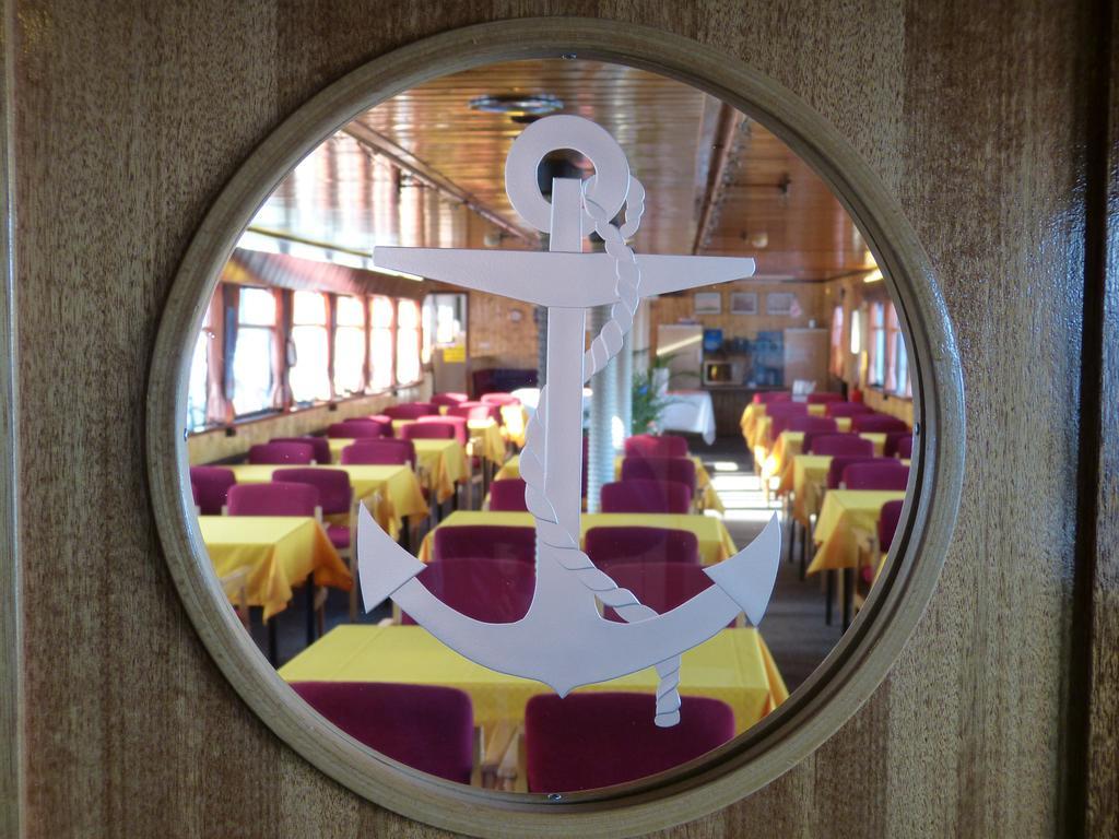 Wohnschiffe Severa Hotel Rostock Exterior foto